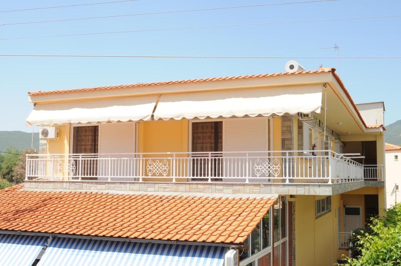 Studios Giota Sarti Luaran gambar