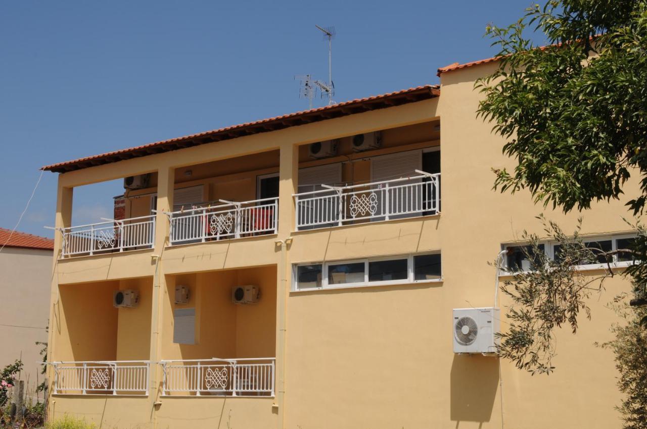 Studios Giota Sarti Luaran gambar