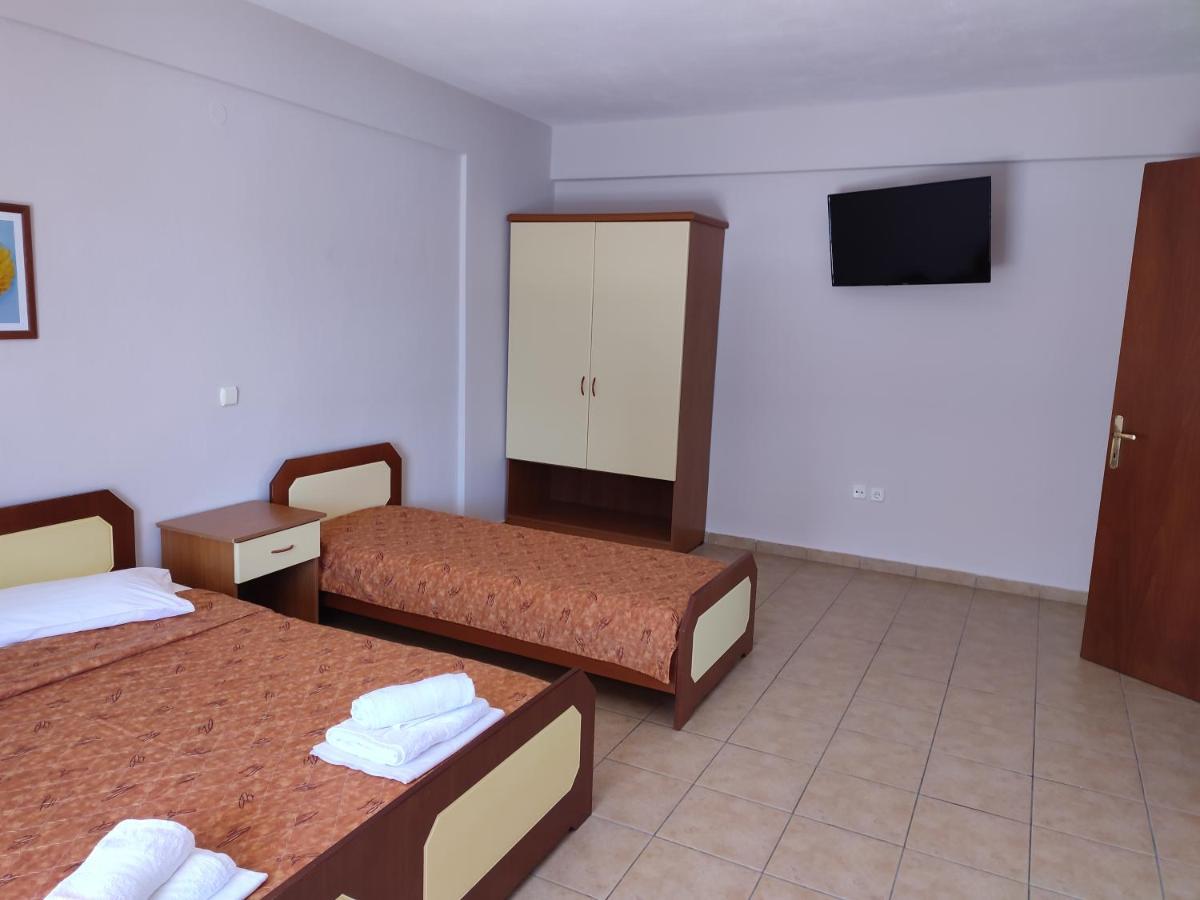 Studios Giota Sarti Luaran gambar