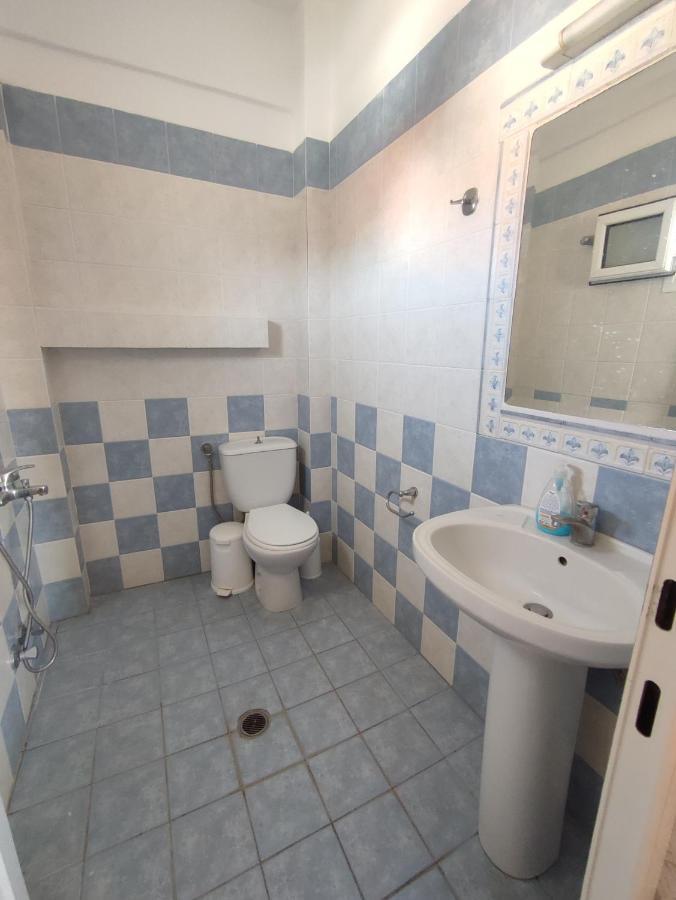 Studios Giota Sarti Luaran gambar